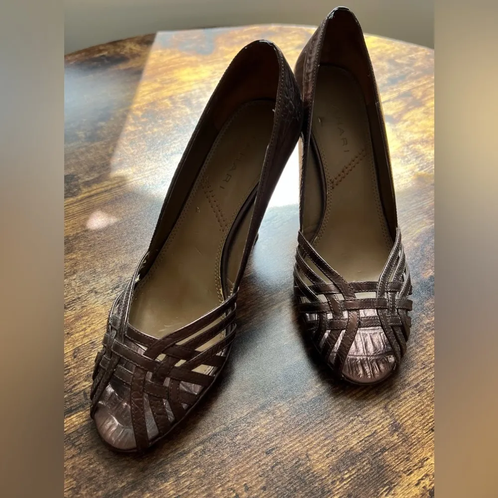 Tahari  | Mel ladies high heeled peep to shoes. Size: 9M. - Image 3