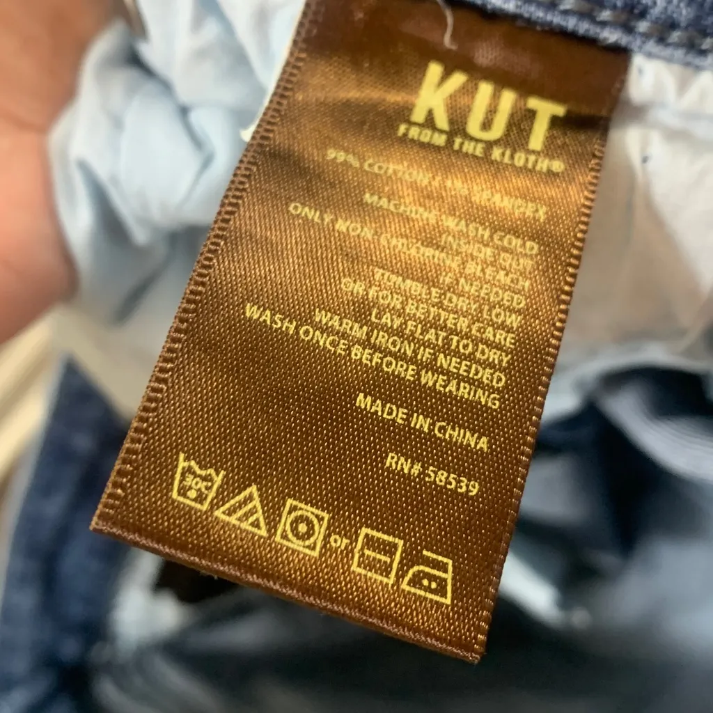 Kut from the Kloth Cropped Ankle Frayed Medium Wash Jeans - Image 3