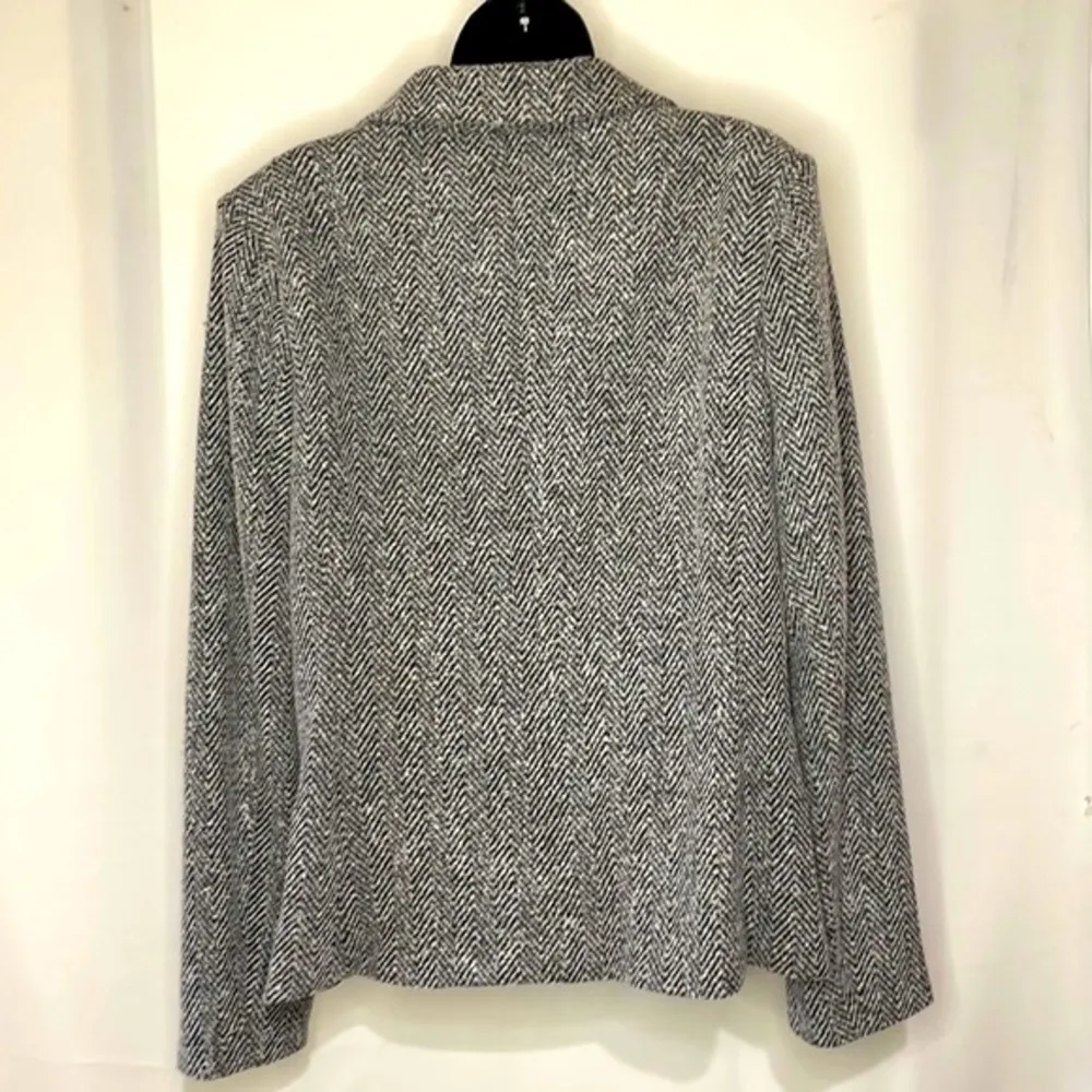 Appleseed chevron patterned black and white soft 2 button blazer jacket - Image 4