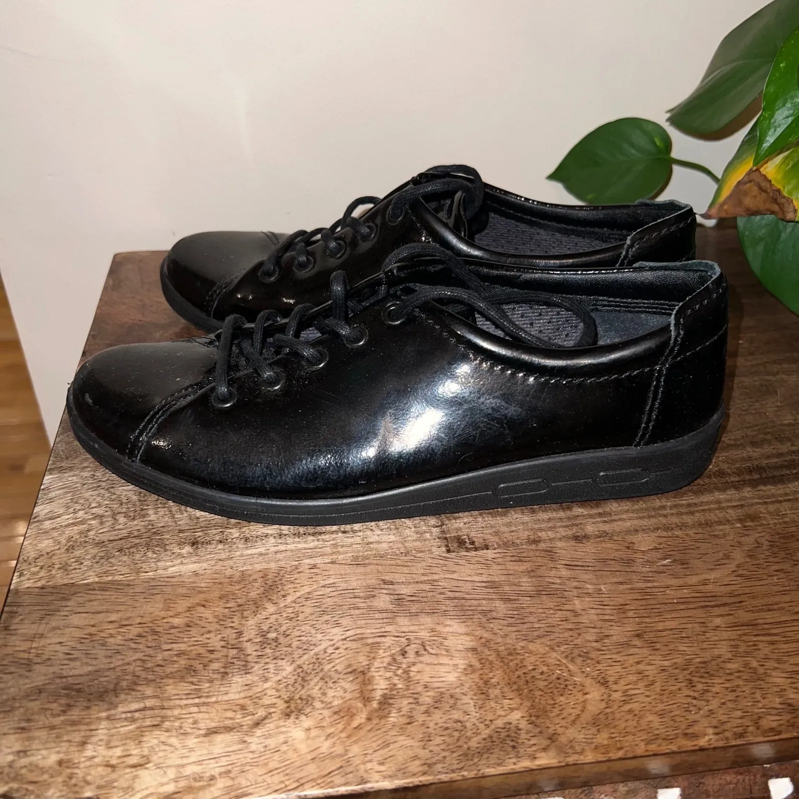 Ecco Soft 2.0 Tie Womens 40/9M Sneakers Black Patent Leather Casual Shoes Career - Image 3