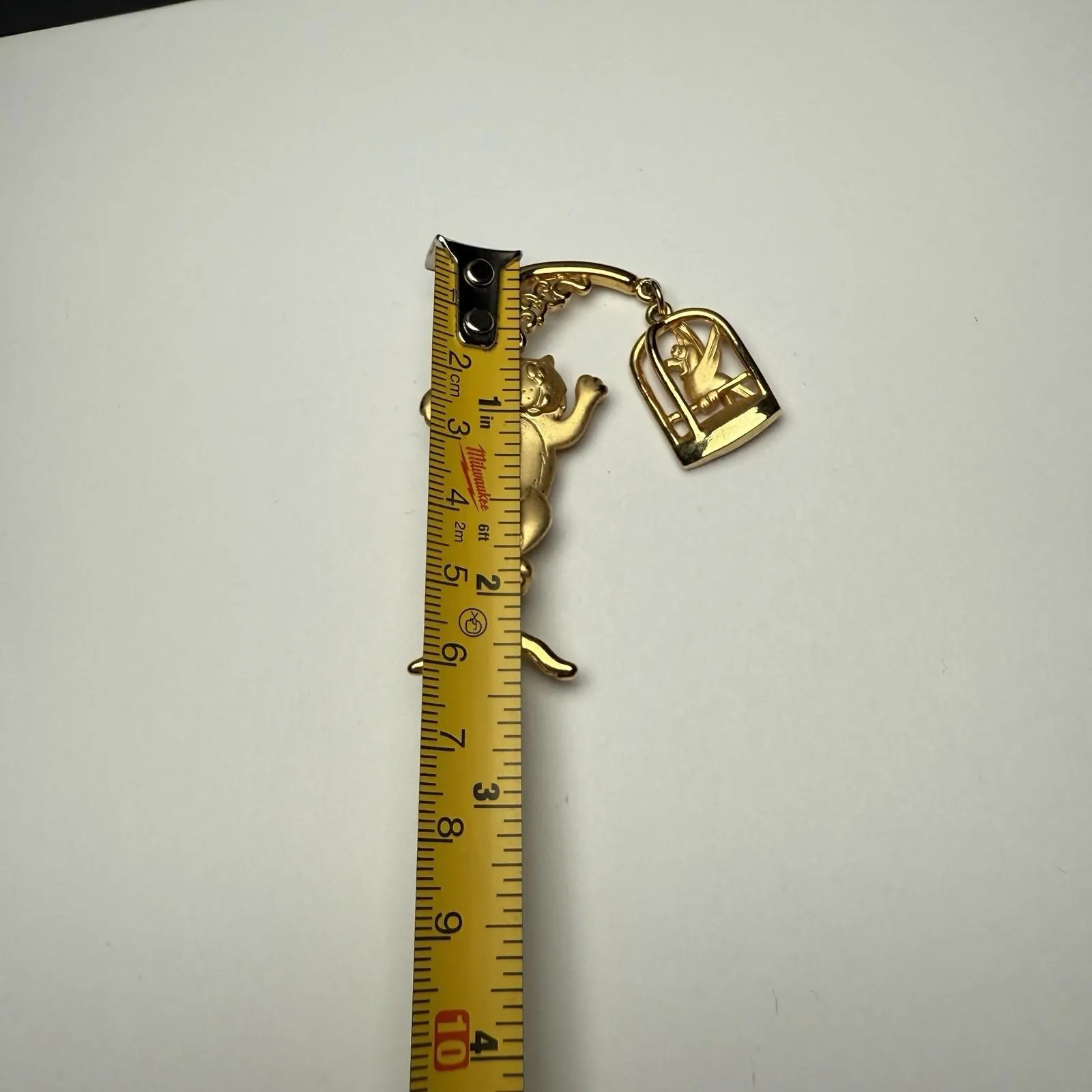 Signed JJ Cat Climbing Bird Cage Stand Gold Tone Brooch Pin Jonette Jewelry - Image 3
