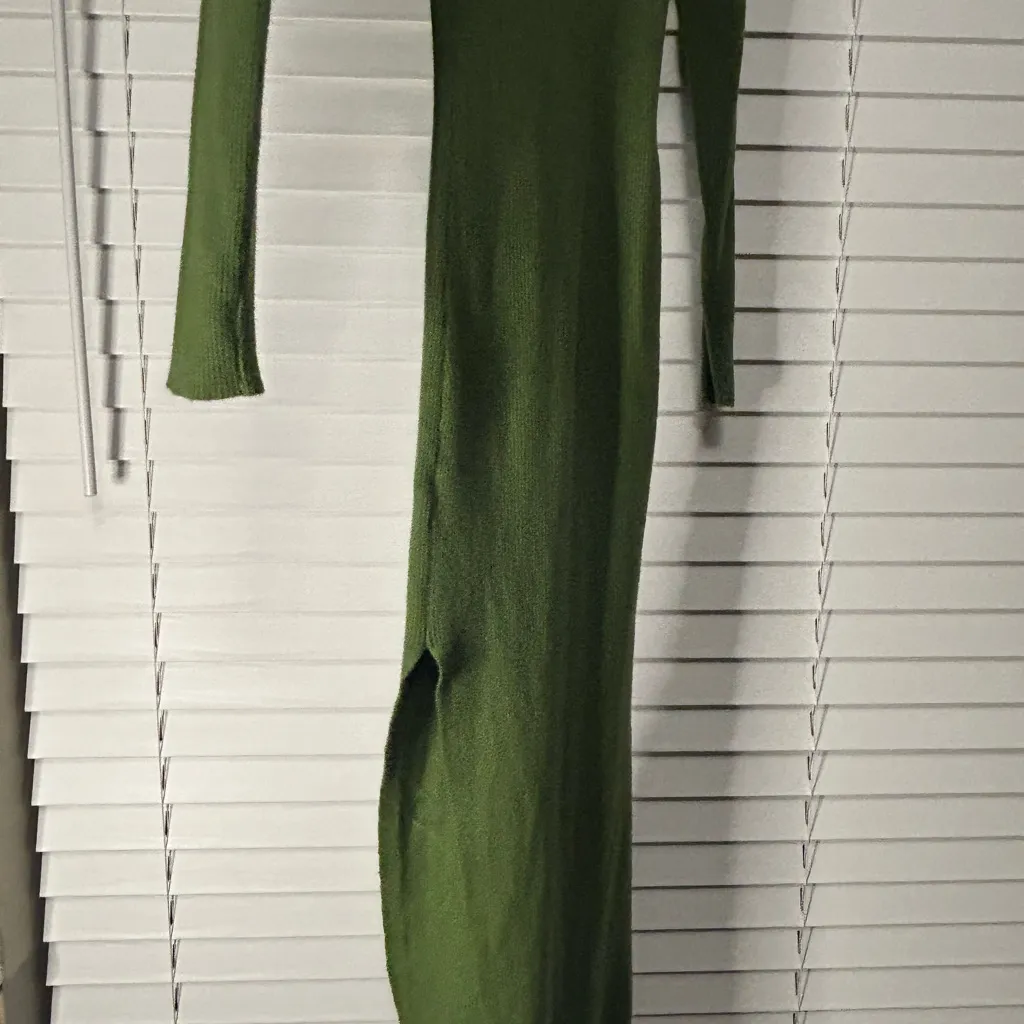 Maternity Dress Forum Green Ribbed Long Sleeve V-Neck Bodycon Dress - Image 5