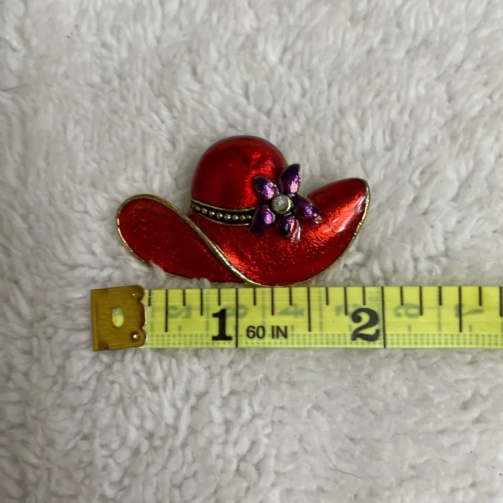 Red hat Brooch - Image 2