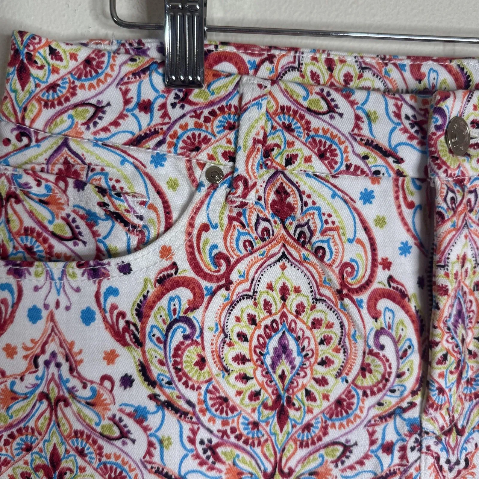 Chico's Jeans Womens 8P Petite White So Slimming Girlfriend Slim Leg Paisley - Image 4