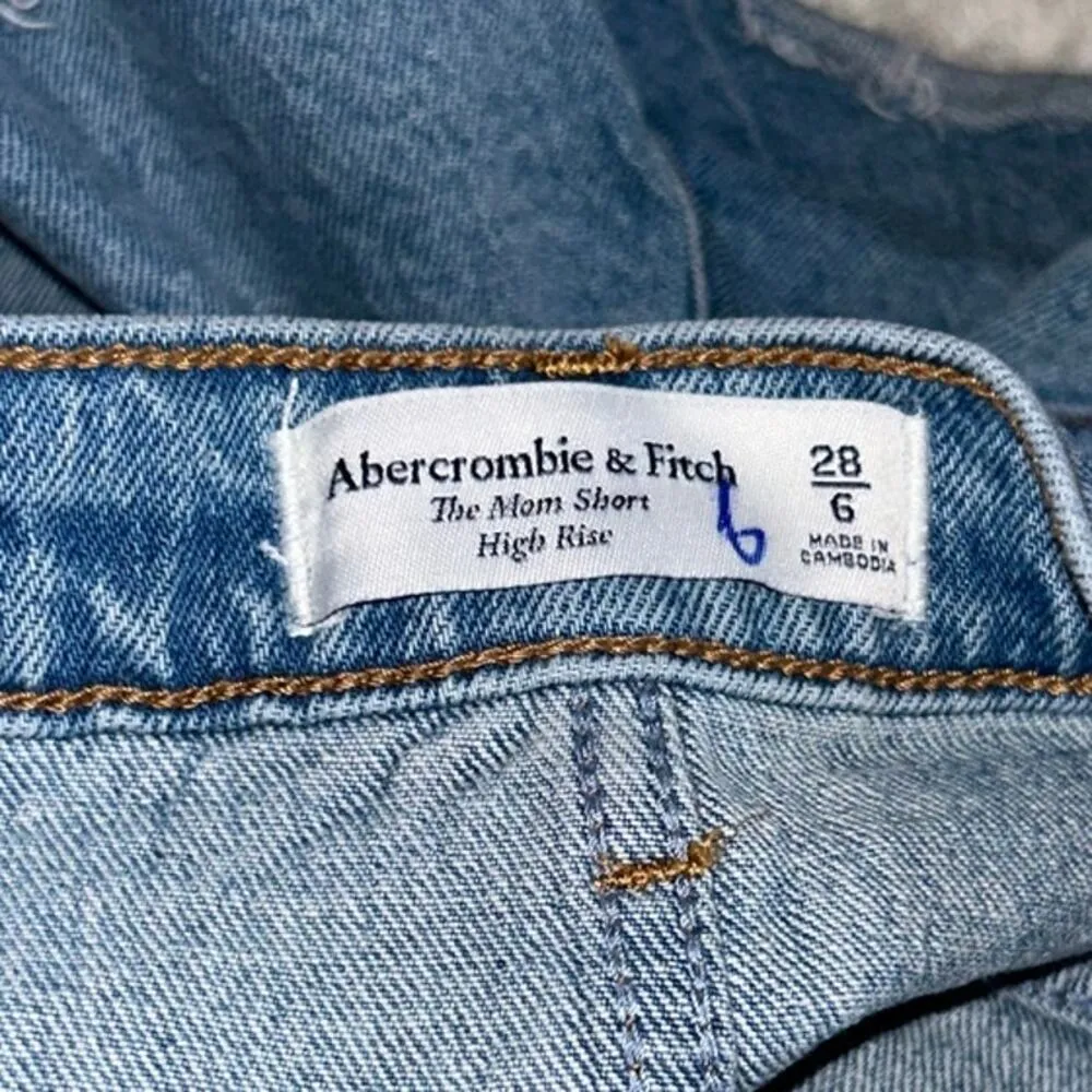 Abercombie & Fitch The Mom Short High Rise Shorts With Side Slit Size 6 - Image 3