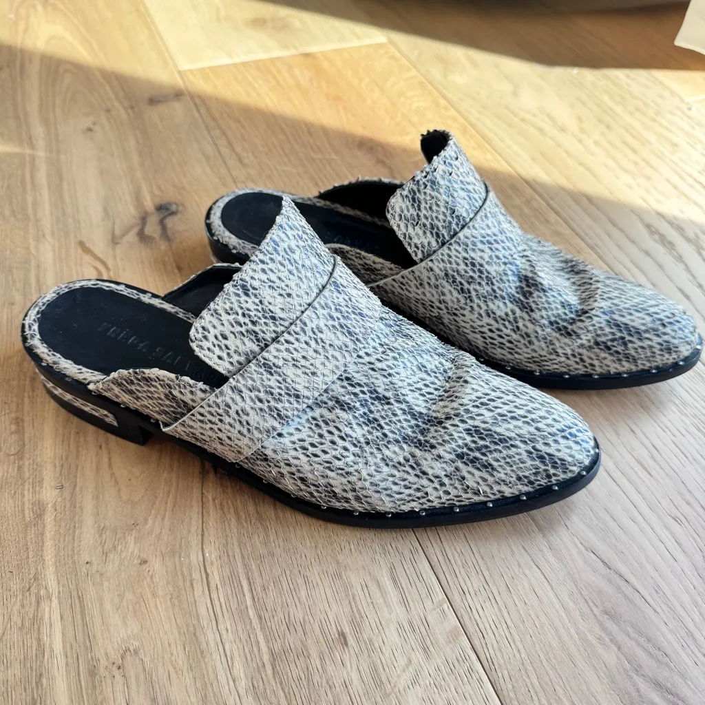 Freda Salvador Womens Keen Almond ToeSnakeskin Mules, Size 8, EUC White - Image 8