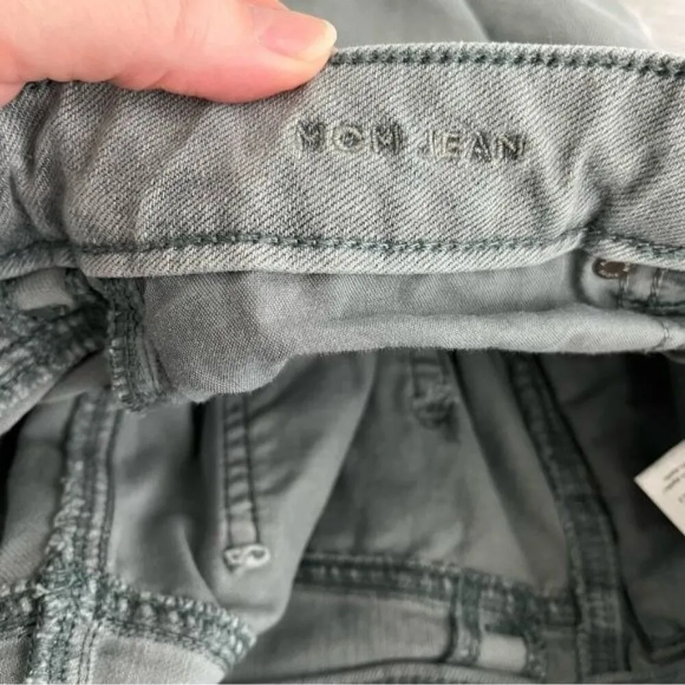 American Eagle distressed ripped high waisted light Wash mom jeans size 6 short - Image 11