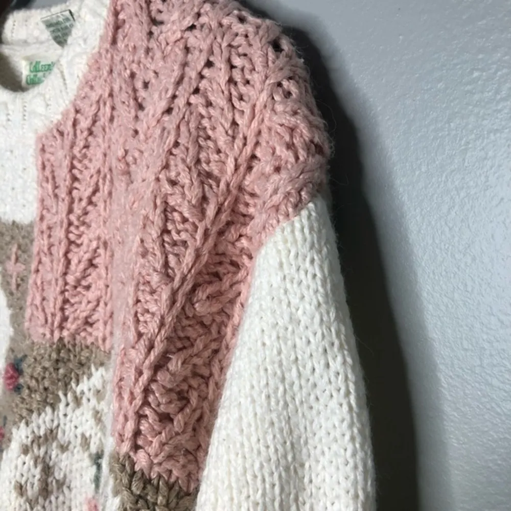 Vintage 1990’s white with pink rose floral sweater Size M - Image 7