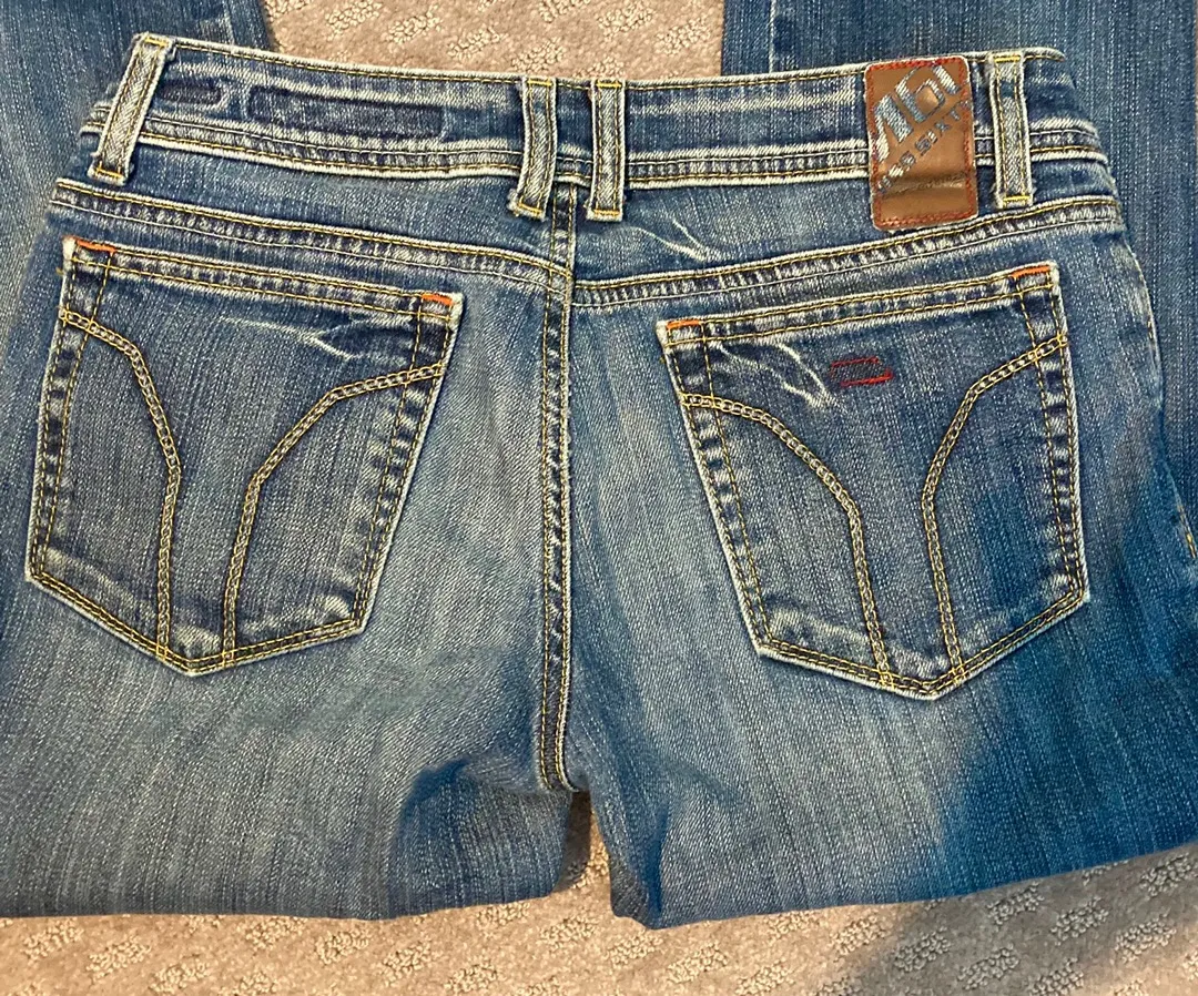 Like new  Capri jeans. Sz 30 - Image 3