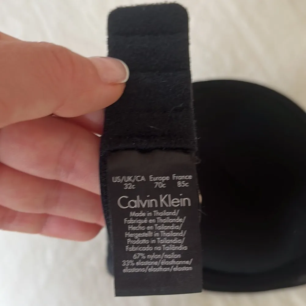 Brand new without tags Calvin Klein black strapless push up bra 32c - Image 3
