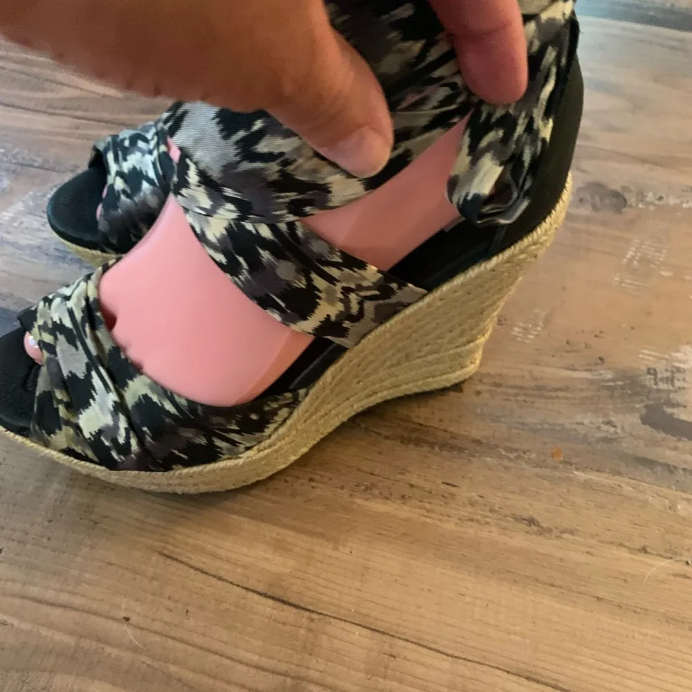 UGG Espadrille Wedge Sandals Shoes Rattan Size 6 - Image 7