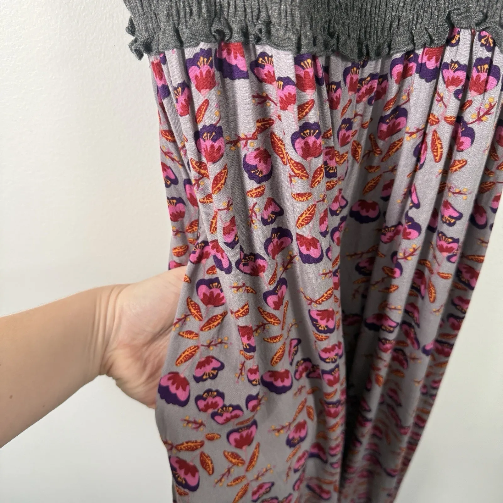 Natural Life Grey Floral Jumpsuit Smocked Boho Pockets Womens Small - Image 8