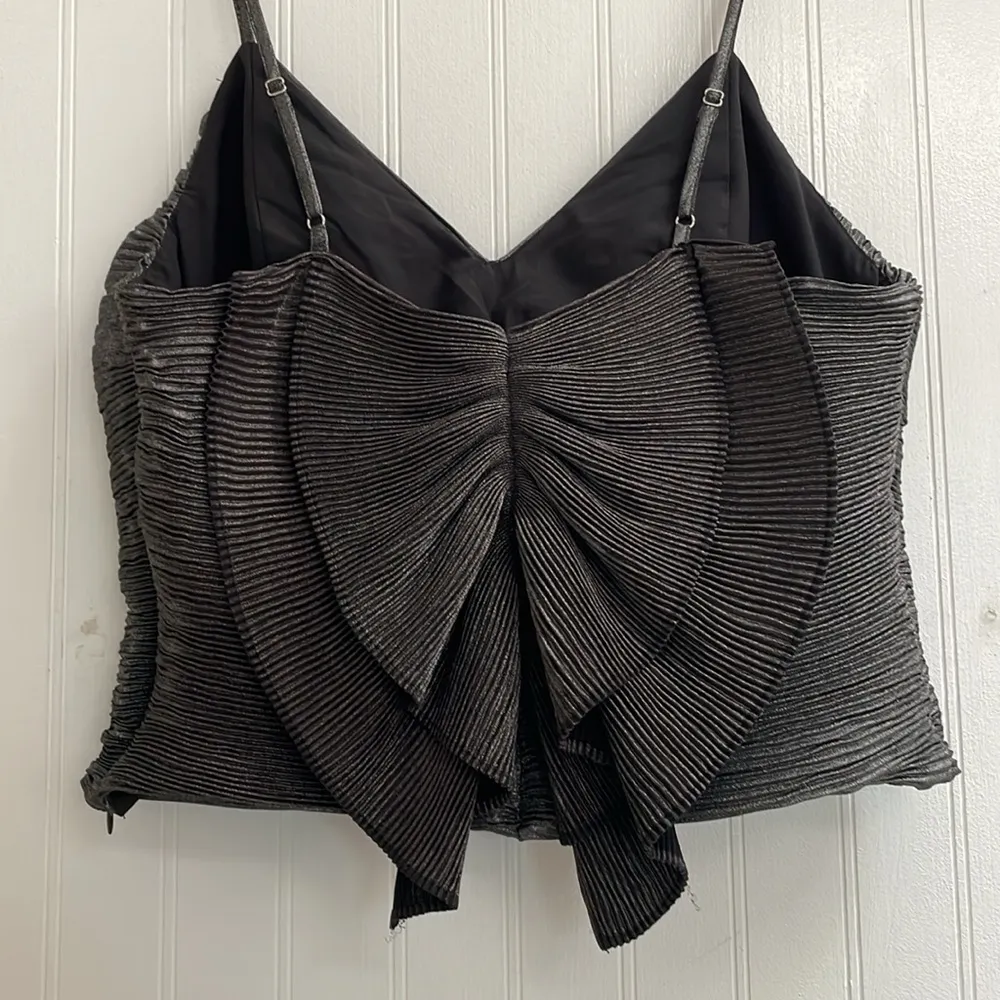 EXPRESS Metallic Pleated Bow Back Cropped Cami Tank Top Size M NWT - Image 9