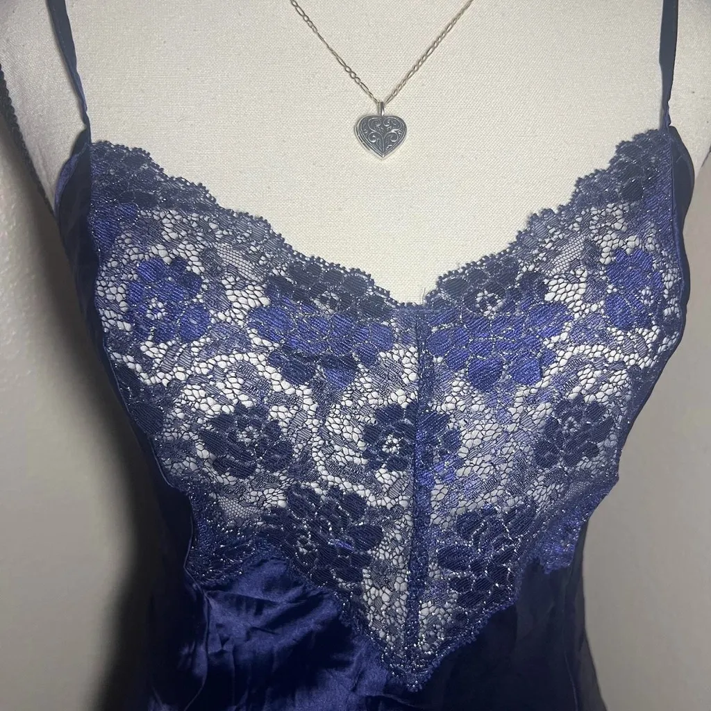 Vintage 2000s Victoria’s Secret Elegant Navy Lace Slip Dress - Image 5