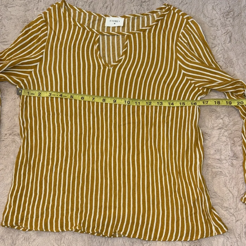 EVERLY blouse • size S - Image 3