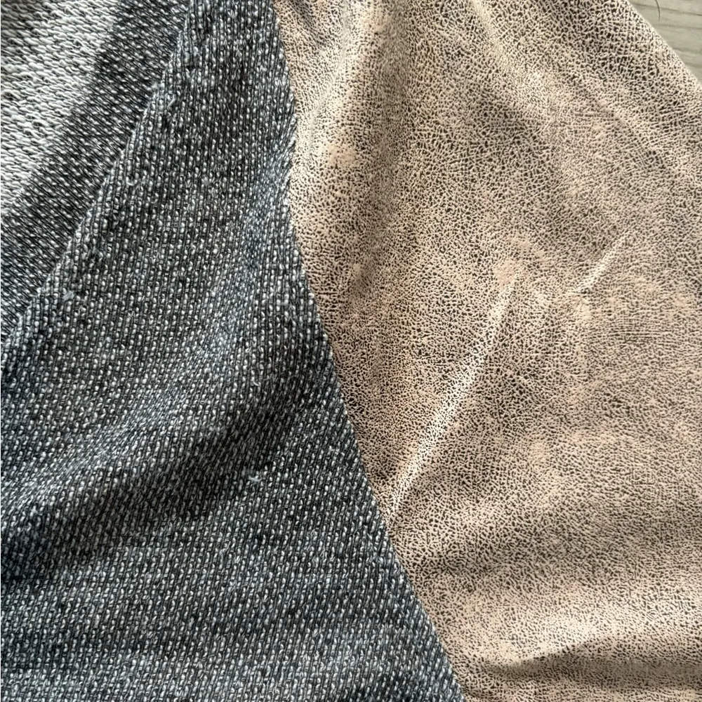 Astars size XS NWOT Katlie Colorblock Bomber Jacket pit to pit 17, length is 21 Gray - Image 4