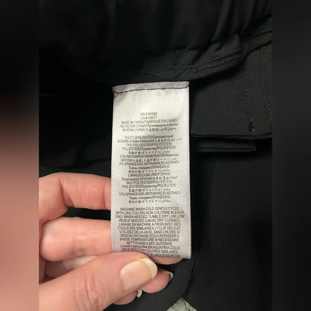 BCBGMAXAZRIA Women’s Black Shorts Size Medium EUC - Image 3