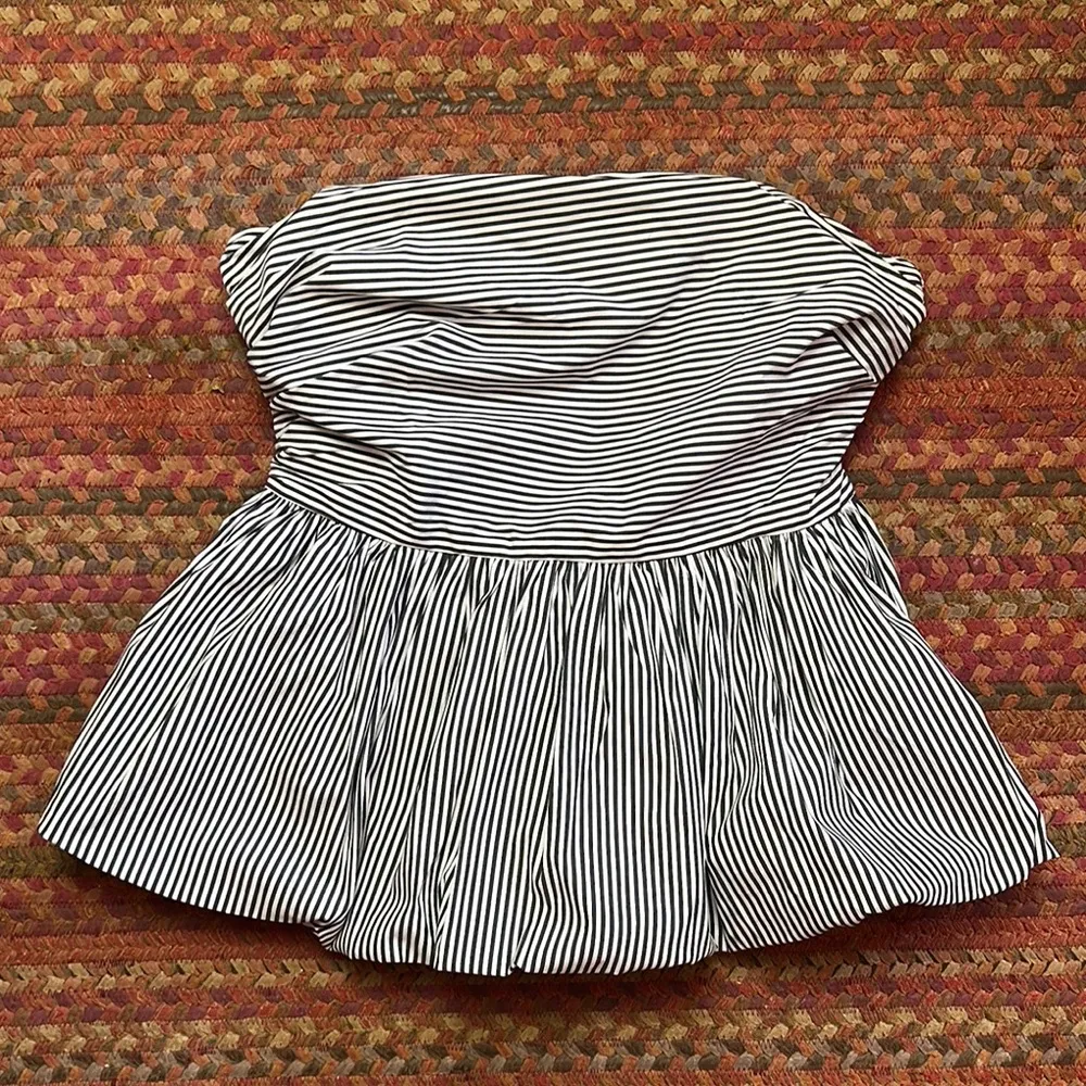 COMMENSE BLACK STRIPED BUBBLE HEM STRAPLESS TUBE TOP BLOUSE White - Image 2