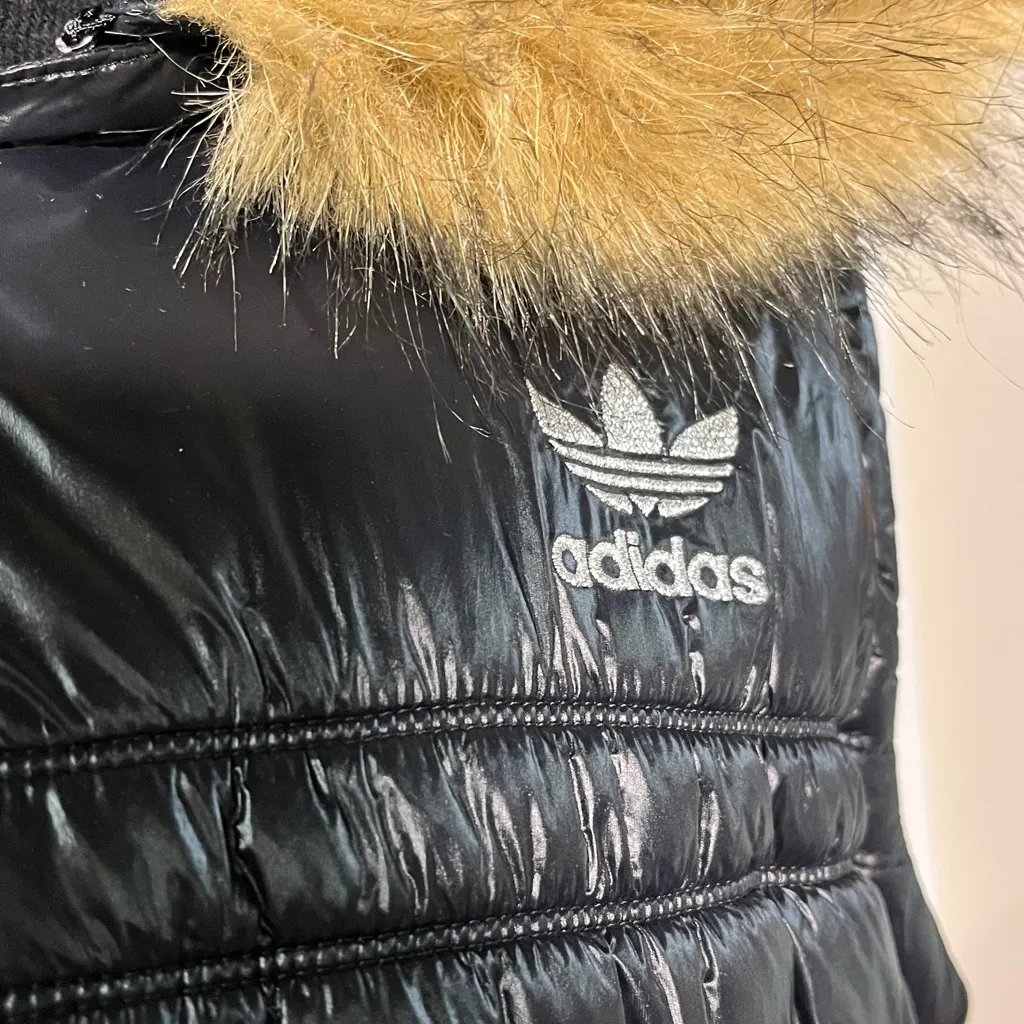 adidas Women’s Full Zip Hooded Puffer Vest with Faux-Fur Size XL - Image 4