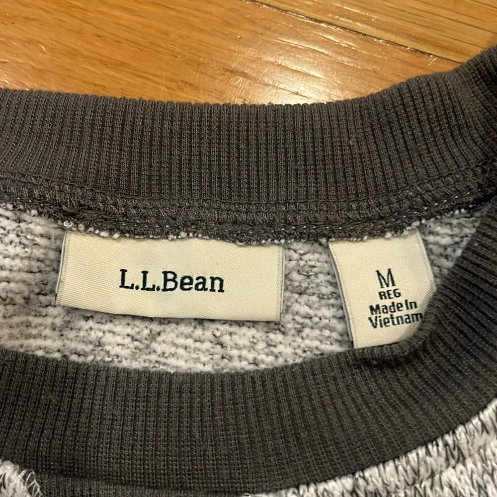 L.L. Bean women lightweight sweater fleece top size medium. Gray - Image 3
