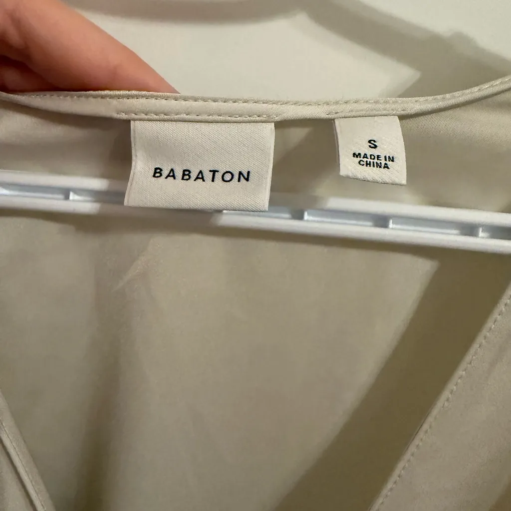 NWT Aritzia Babaton Media Satin Blouse Small - Image 5