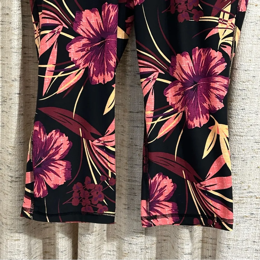 LIVI Active Capri Leggings - Image 3