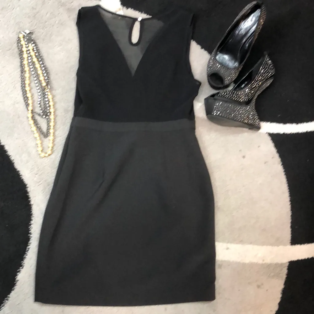 Size small Black dress. Sheet back - Image 4