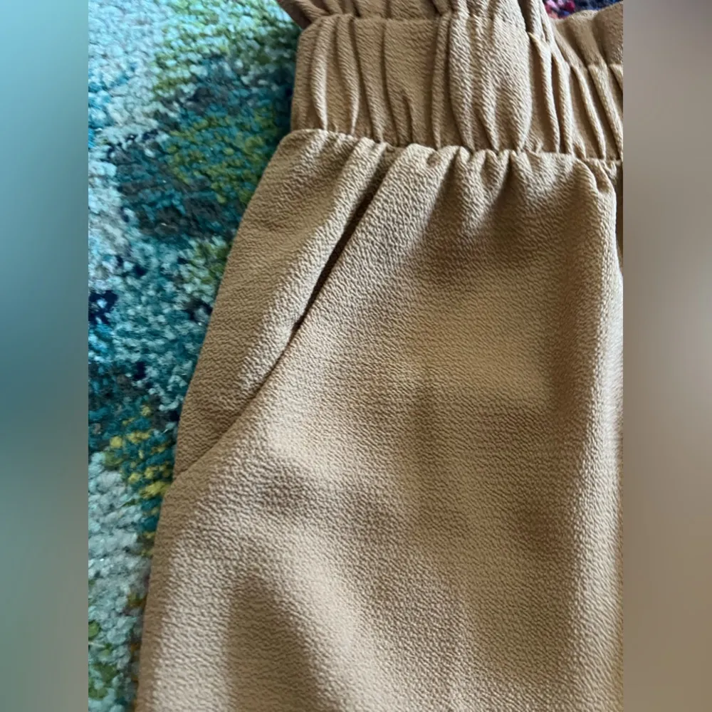 brand Brown shorts size medium - Image 3