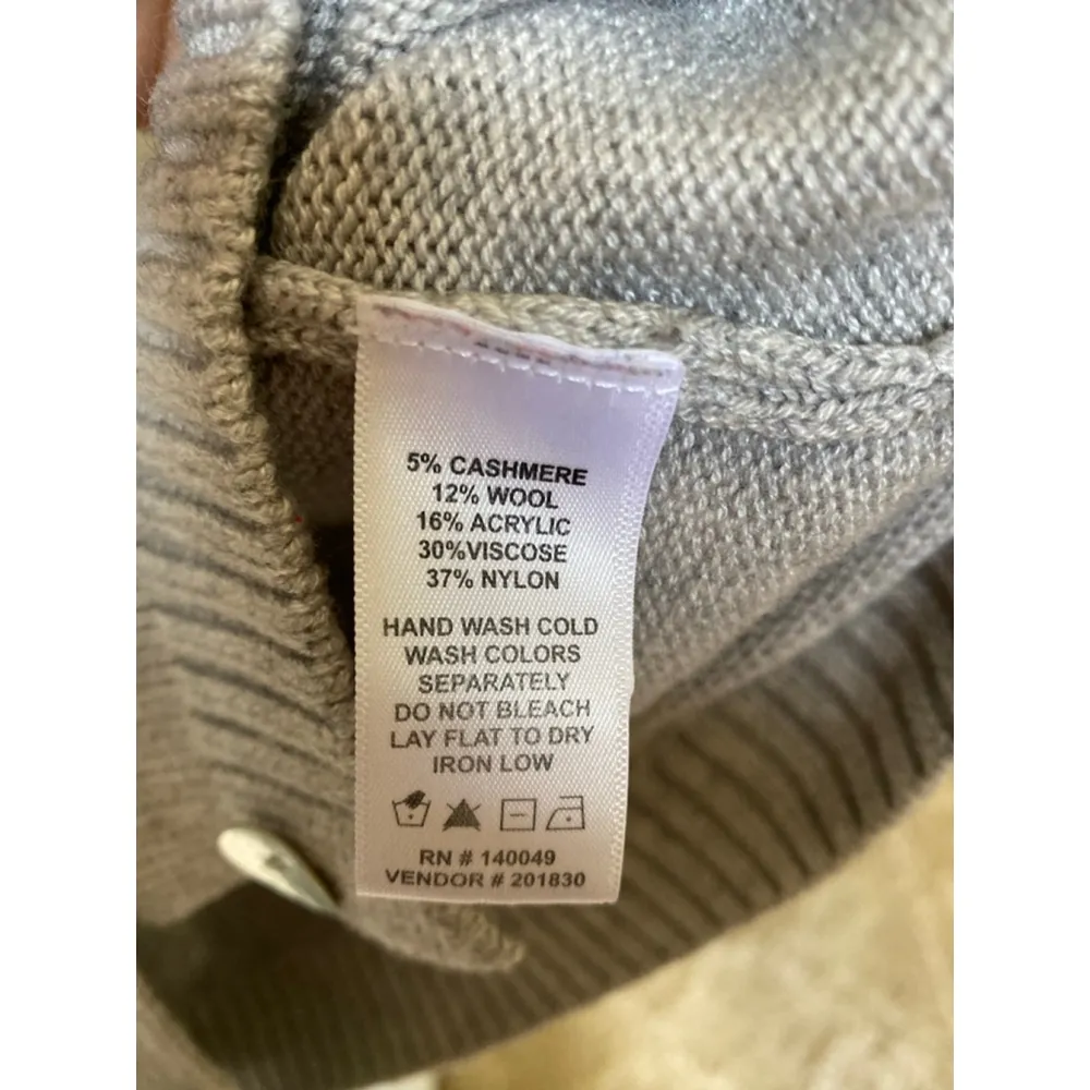 Quiet Luxury Gray Cashmere Wool Button - Image 5