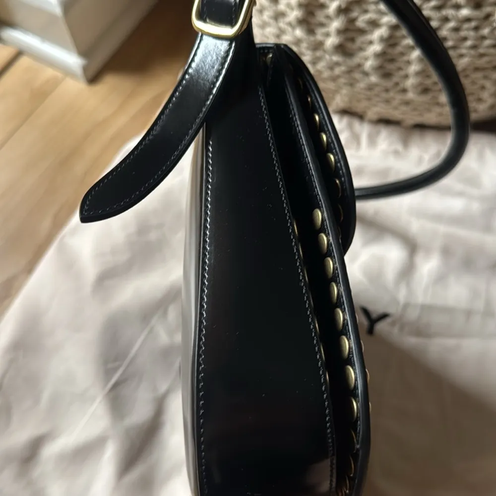 Beckett Flat medium studded glossed - Image 5