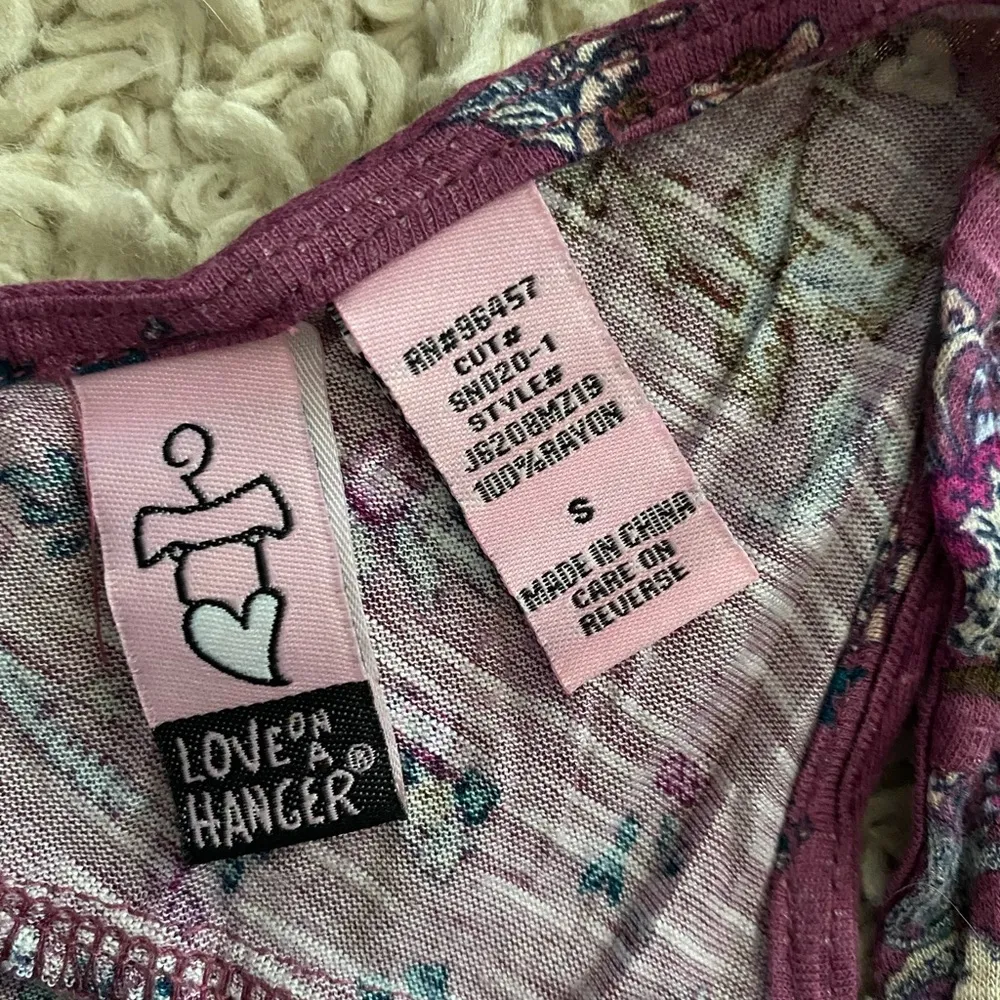 Love on a Hanger cold should top - Image 2