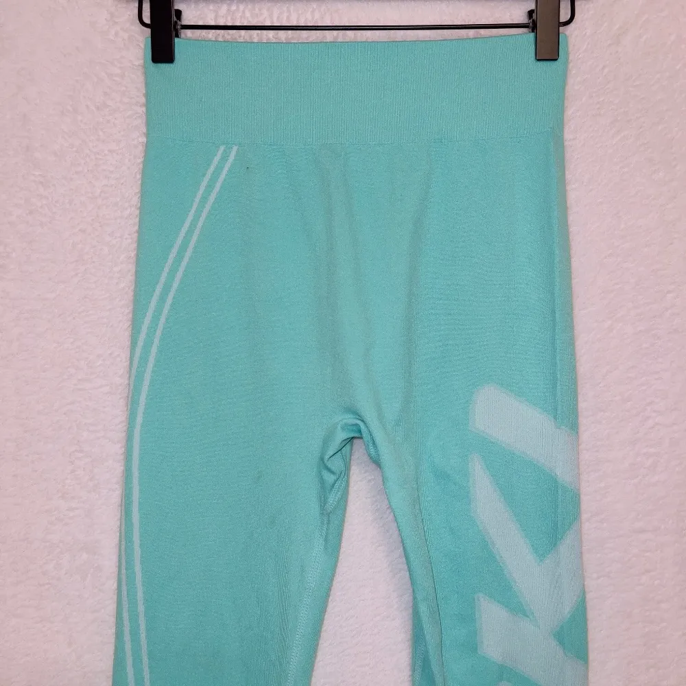 PrettyLittleThing Blue High Waisted Seamless Ankle Length Leggings size medium - Image 2