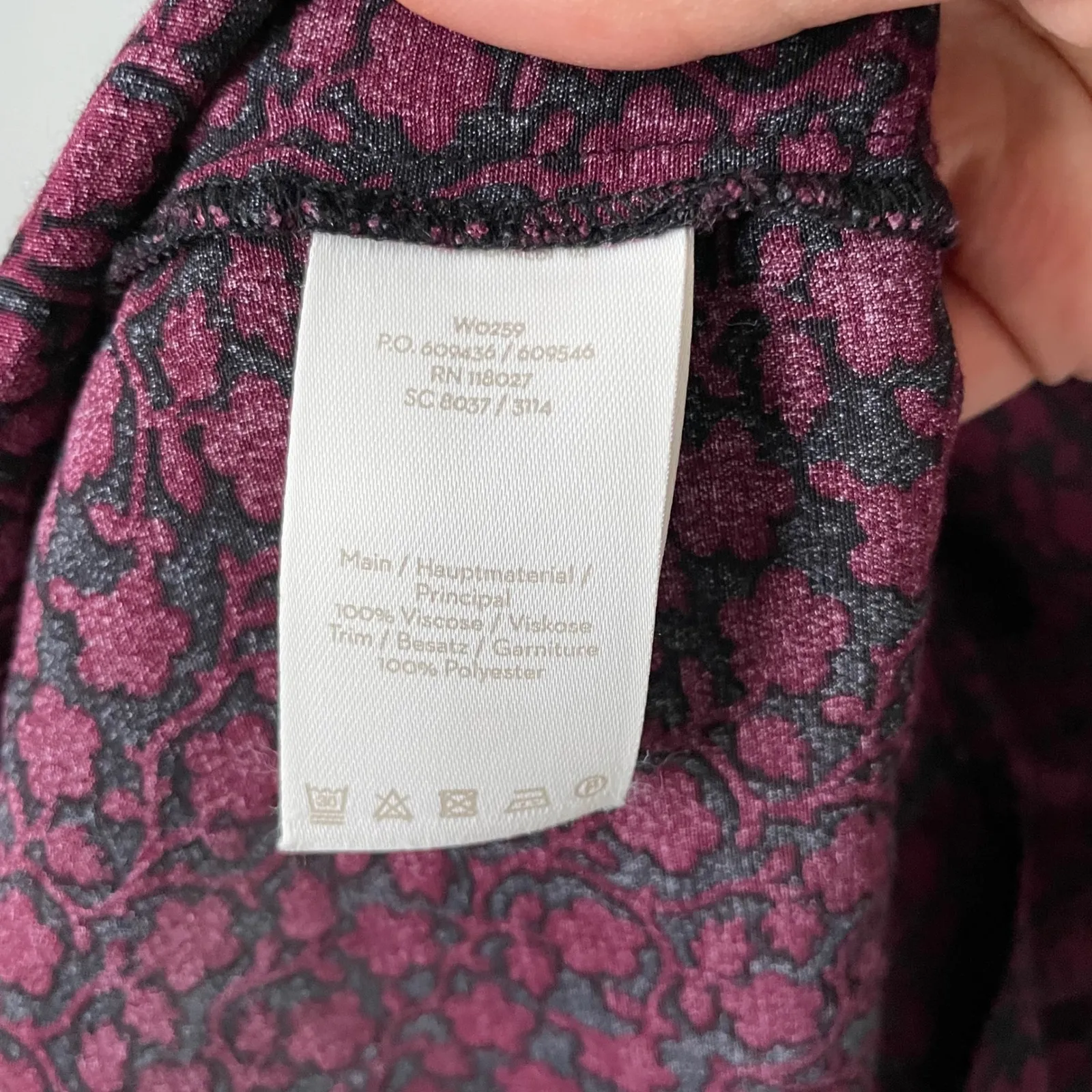 Boden Burgundy Floral Velvet Trim V Neck Tunic Top 3/4 Sleeve Size Women's 2 Purple - Image 8