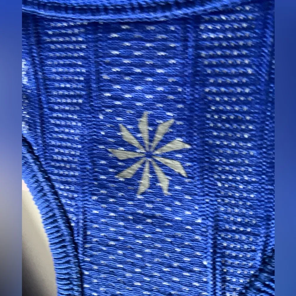 Athleta Fastest track camp tank top blue‎ camo Small - Image 4