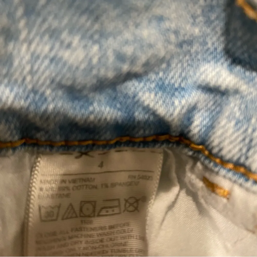 Old Navy Women’s Boyfriend Jean Shorts - Image 4