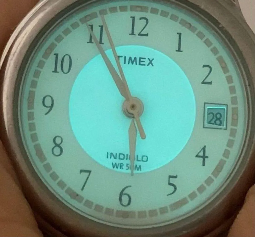 Timex indiglo light up 26mm ladies watch , silver tone white dial size 7.5” - Image 6
