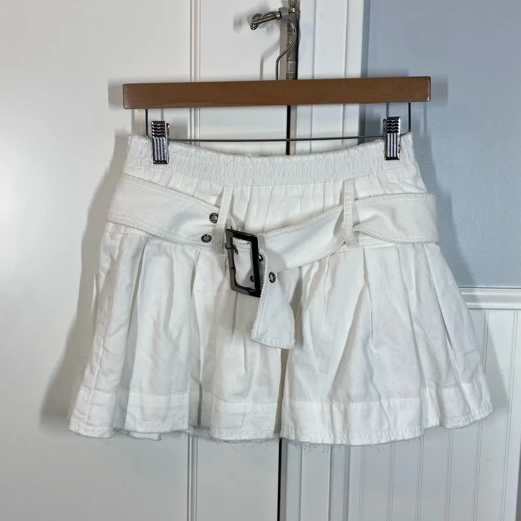 Anthropologie PILCRO Low-Slung Pleated Skirt white corduroy belted y2k‎ sexy - Image 2