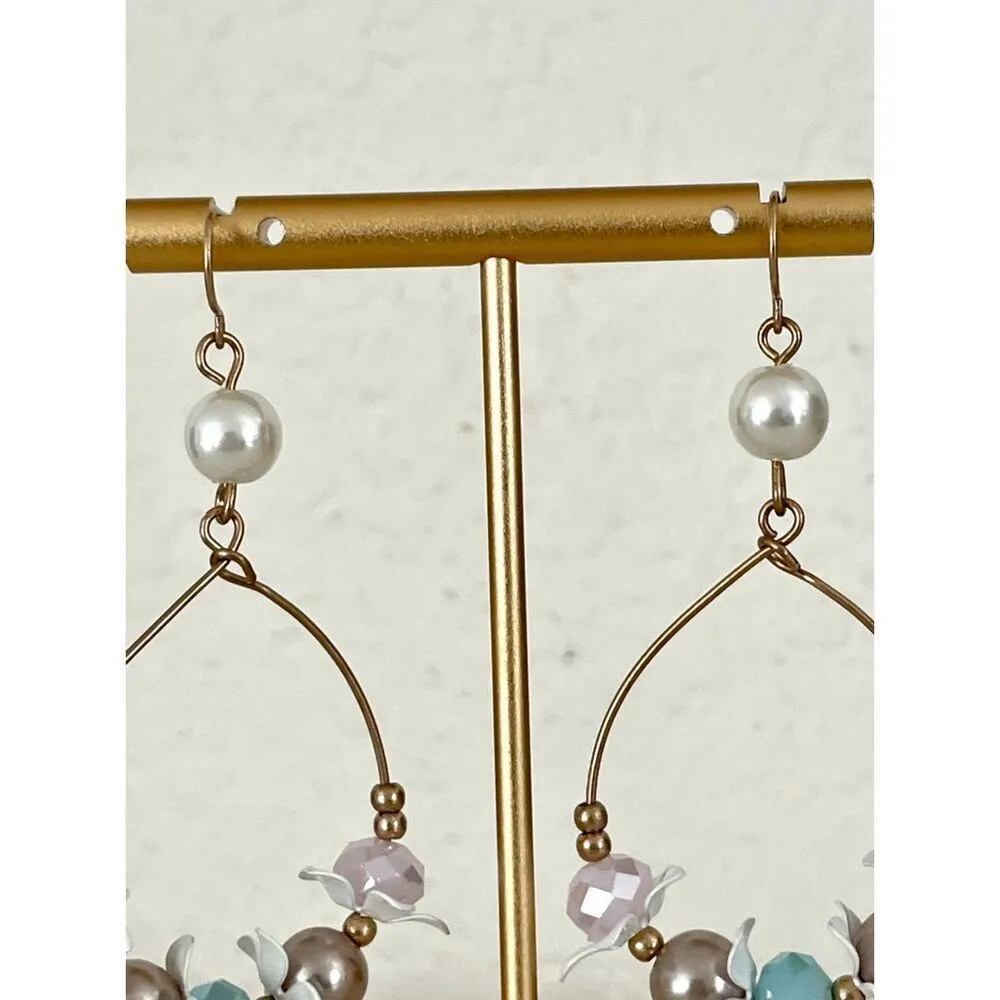 Gold tone pearl white flowers circle earrings - Image 8