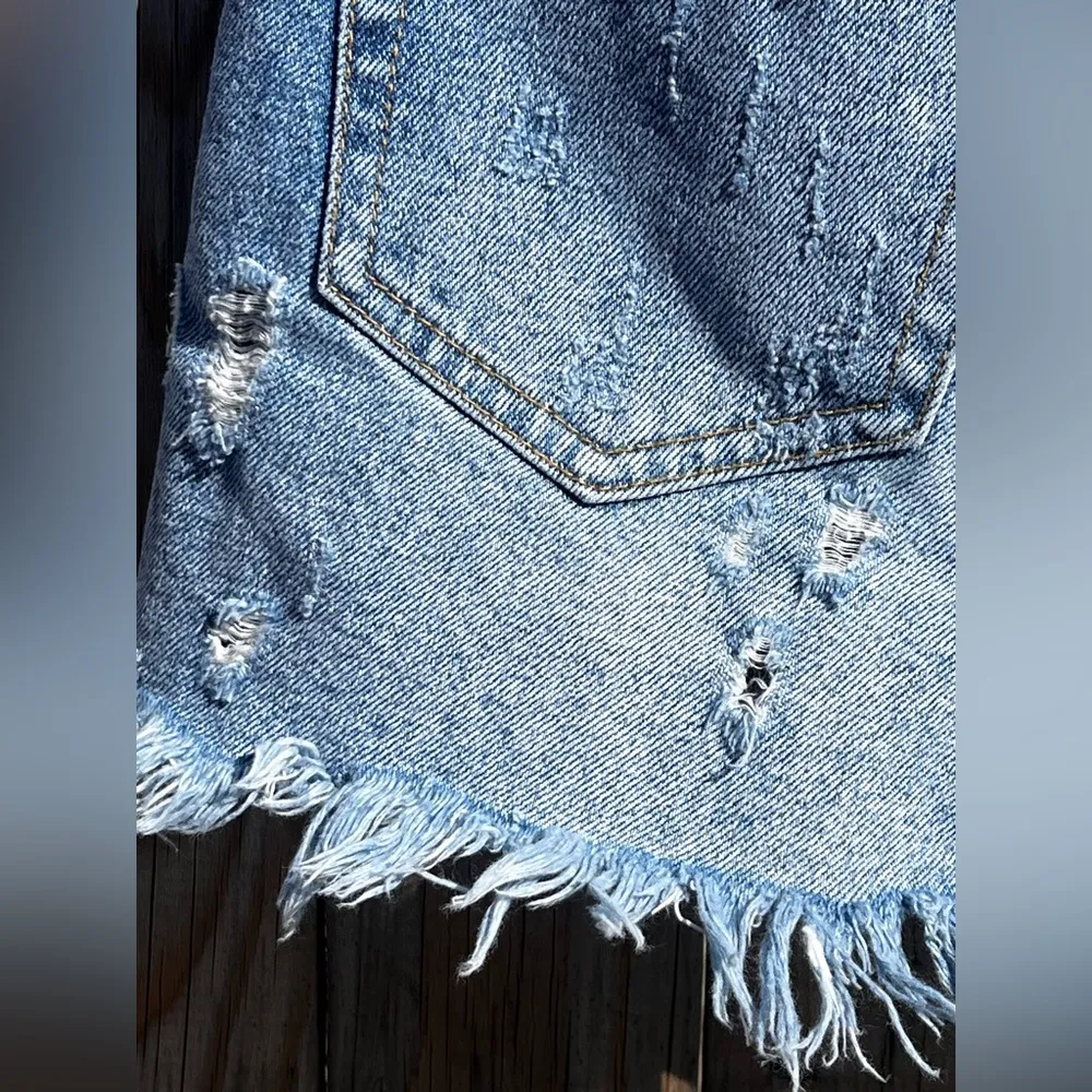 Zara TRF Butterfly 🦋 Embroidered Distressed MOM FIT DENIM Shorts - Image 11