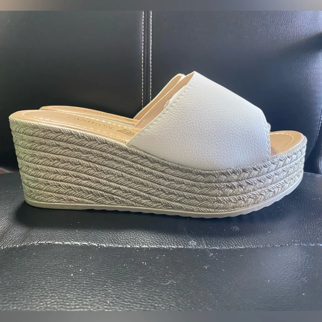 Fashion White Wedge Sandals Size 42/10US - Image 5
