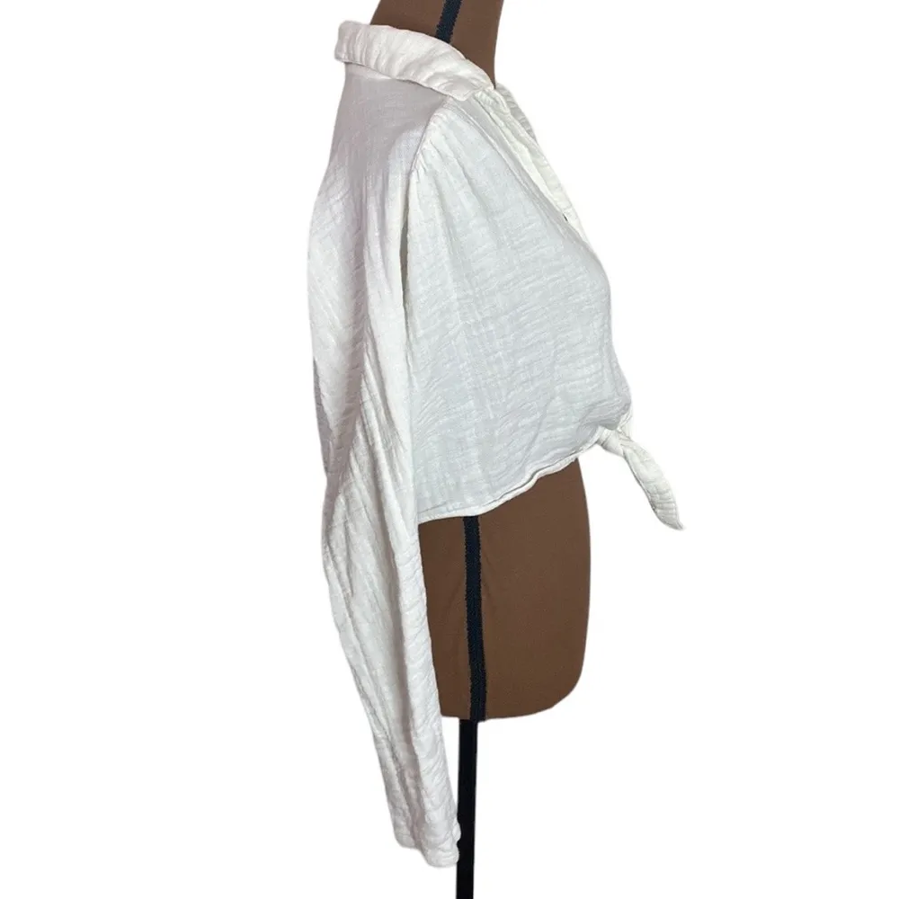 Billabong Sunset Sessions nubby gauze cropped tie-front button shirt size S - Image 4