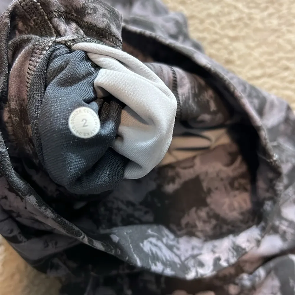 Align HR II Legging 25” Color: Floral Illusion Ice Grey Size 2 EUC - Image 10