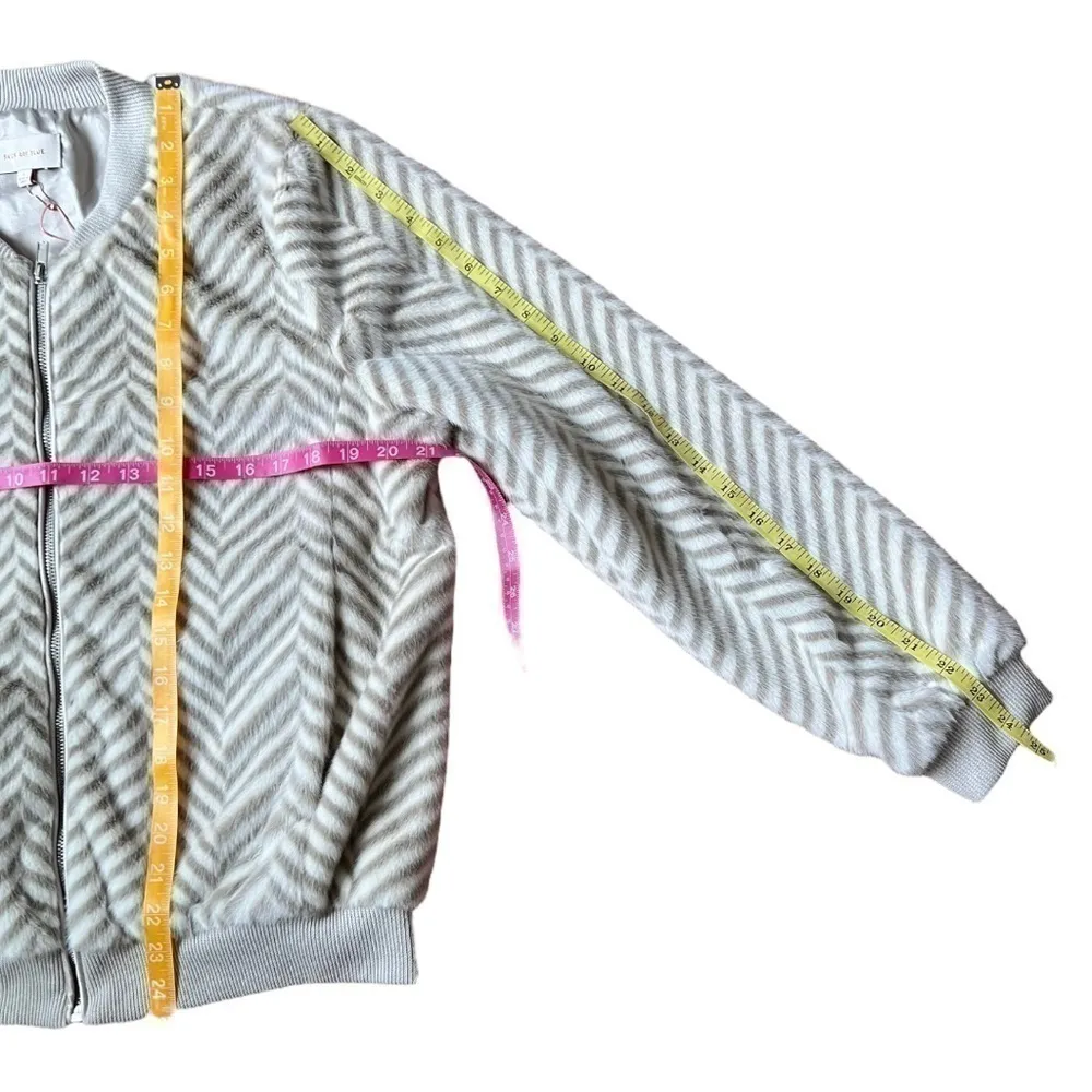 SKIES are blue ultra soft chevron faux fur zippered bomber jacket Size Large NWT - Image 12