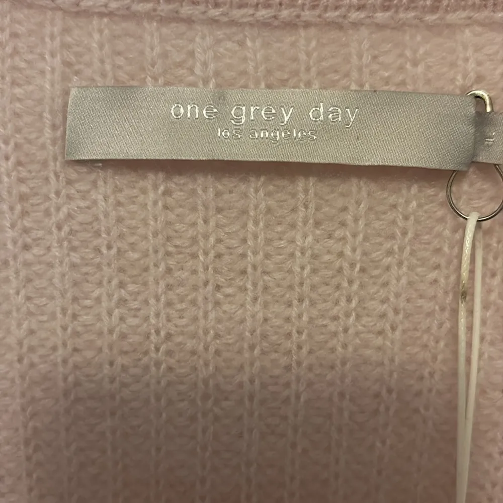 Revolve One Grey Day 100% pale pink cashmere vneck cardigan large NWT - Image 3