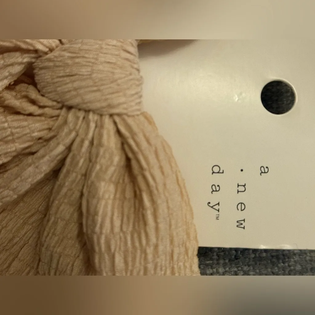 A New Day White Mesh Sheer Floral & Beige Crinkle Bow Hair Clip Accessory Set - Image 10