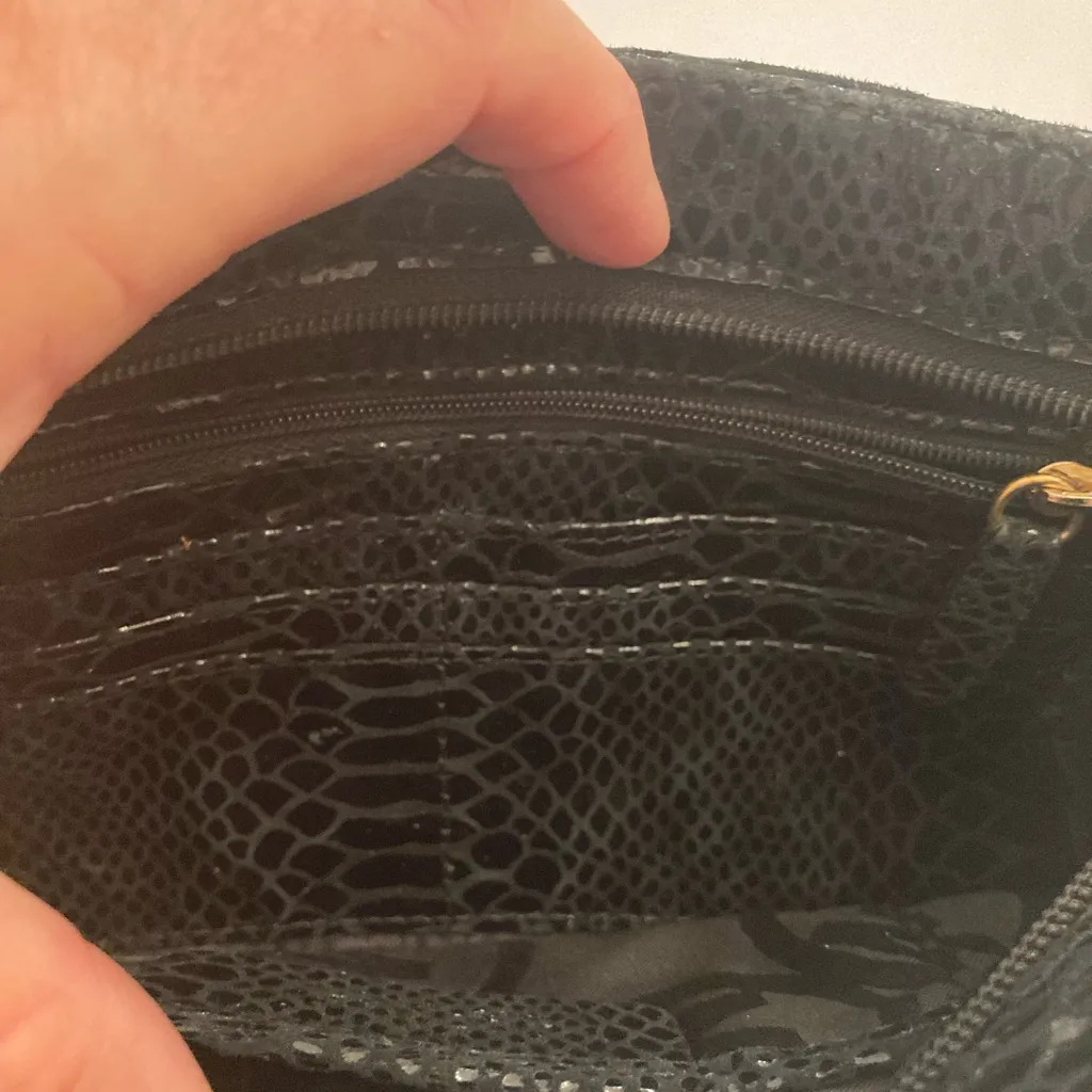 🖤 Michael Kors Black Faux Snakeskin Crossbody Bag - Image 7