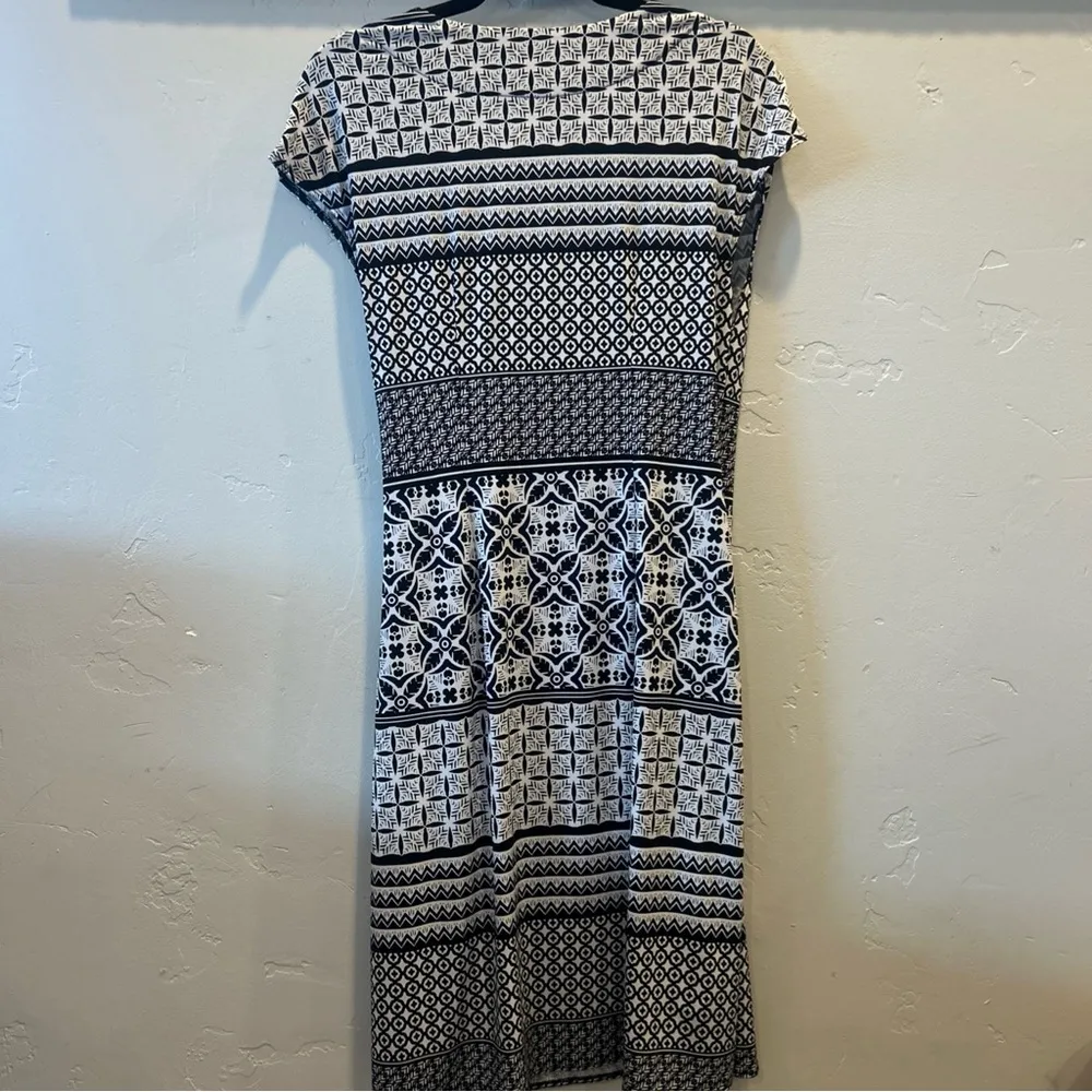 Tommy Bahama Faux wrap cap sleeve black-and-white dress size large - Image 8