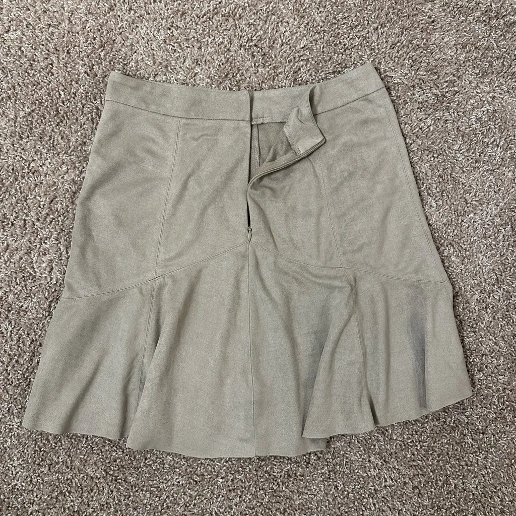 Twelve By Ontwelfth faux suede skirt beige, fit & flare mini skirt / small Tan - Image 4