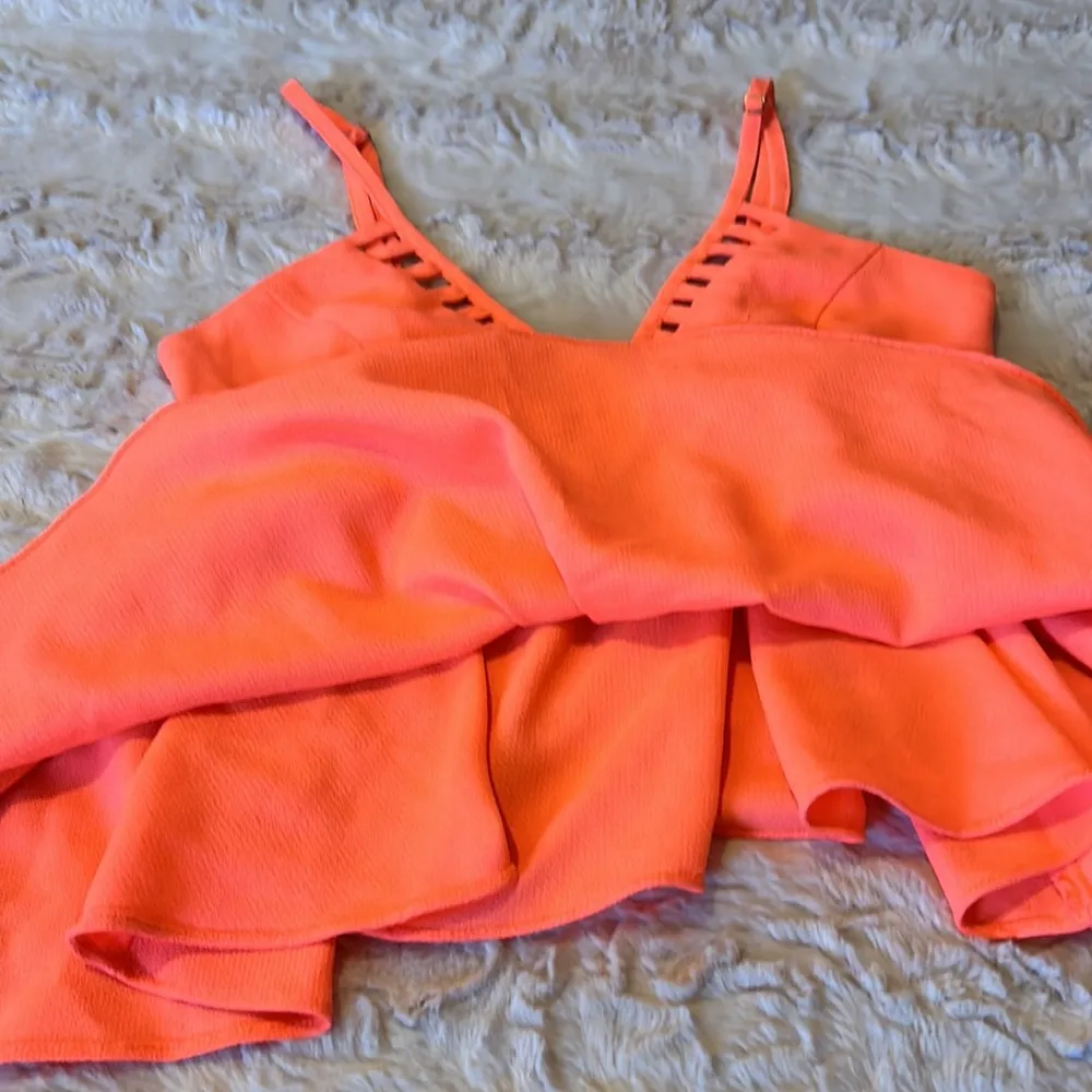 Cute coral top - Image 6