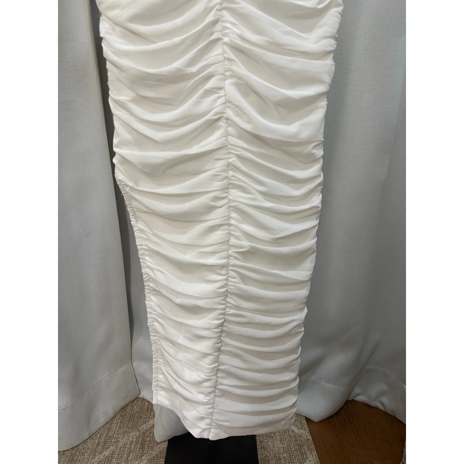 Elliatt Pippa Dress White Size Small Lightly Worn Flattering Ruched Fabric Comfy - Image 12